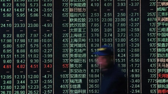 A man is seen against an electronic board showing stock information at a brokerage house in Hangzhou, Zhejiang province, China March 23, 2018. REUTERS/Stringer ATTENTION EDITORS - THIS IMAGE WAS PROVIDED BY A THIRD PARTY. CHINA OUT.